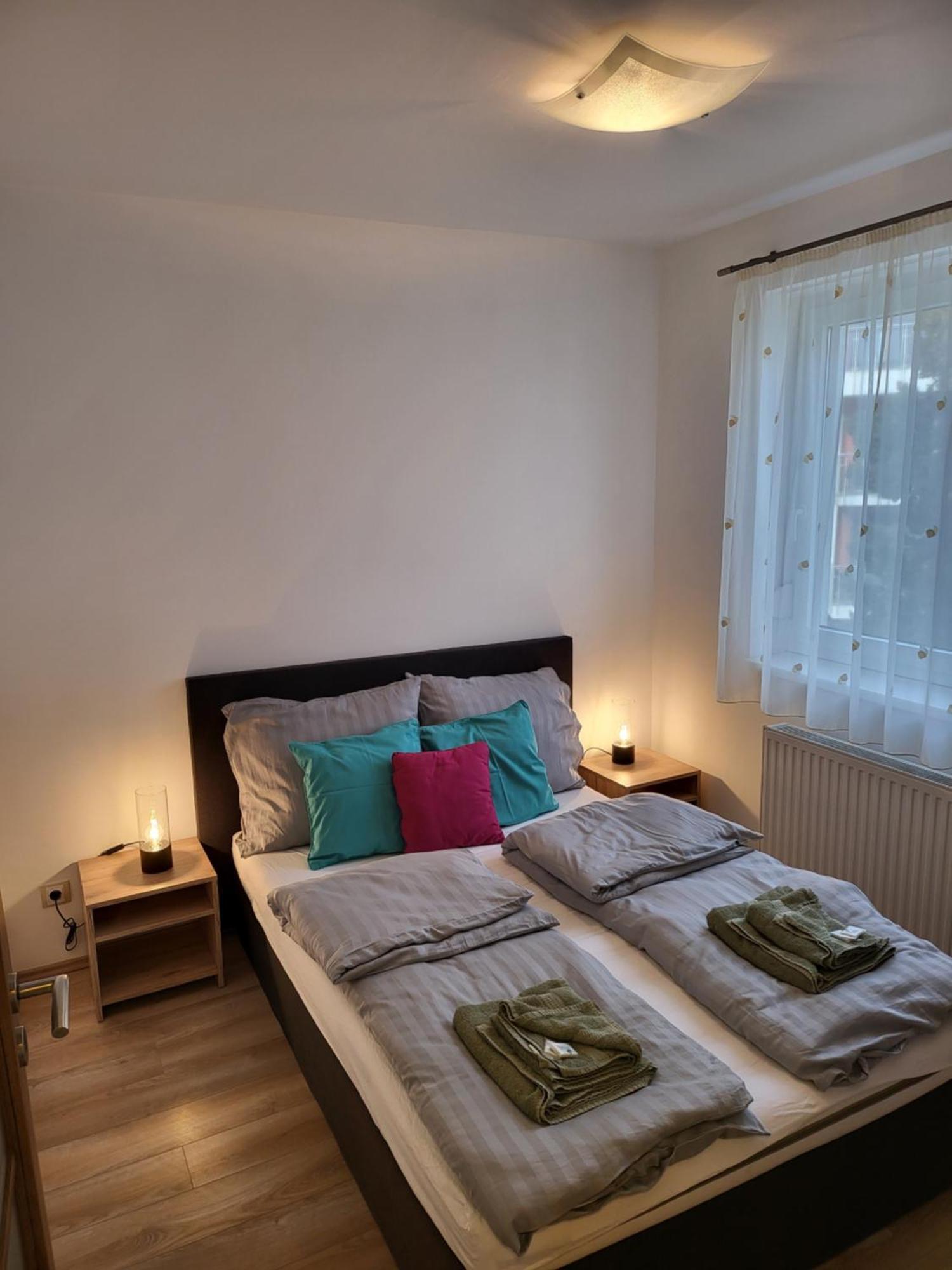 Triangol Apartman: Fuerdo, Belvaros, Egyetem ジュール エクステリア 写真