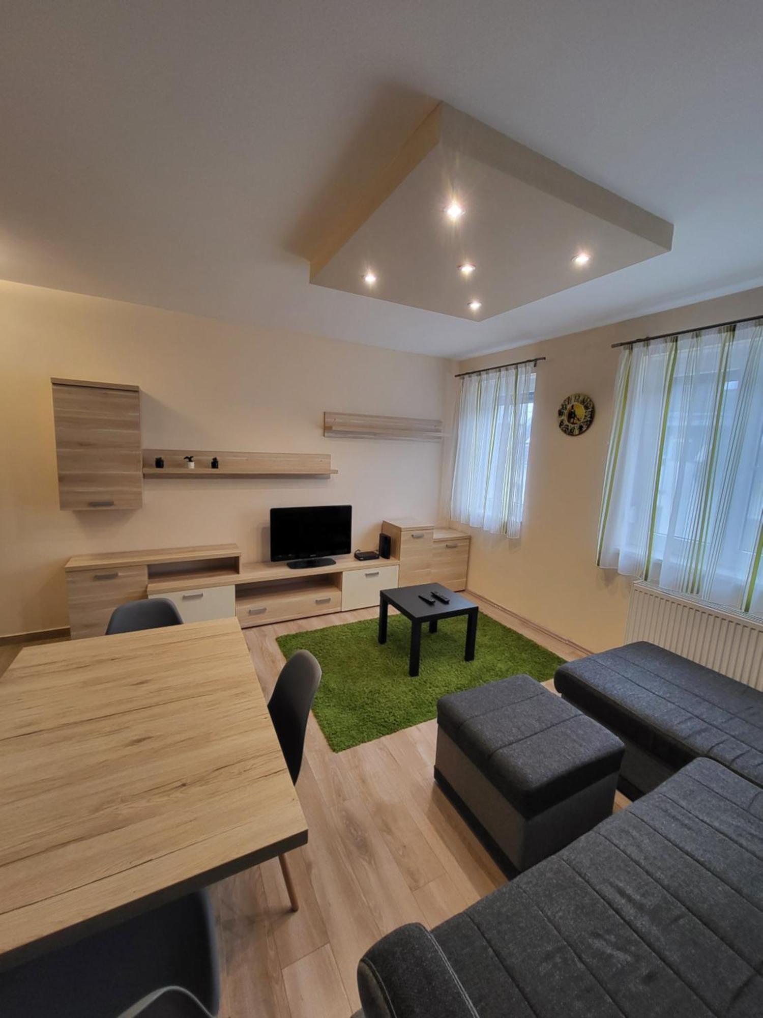 Triangol Apartman: Fuerdo, Belvaros, Egyetem ジュール エクステリア 写真