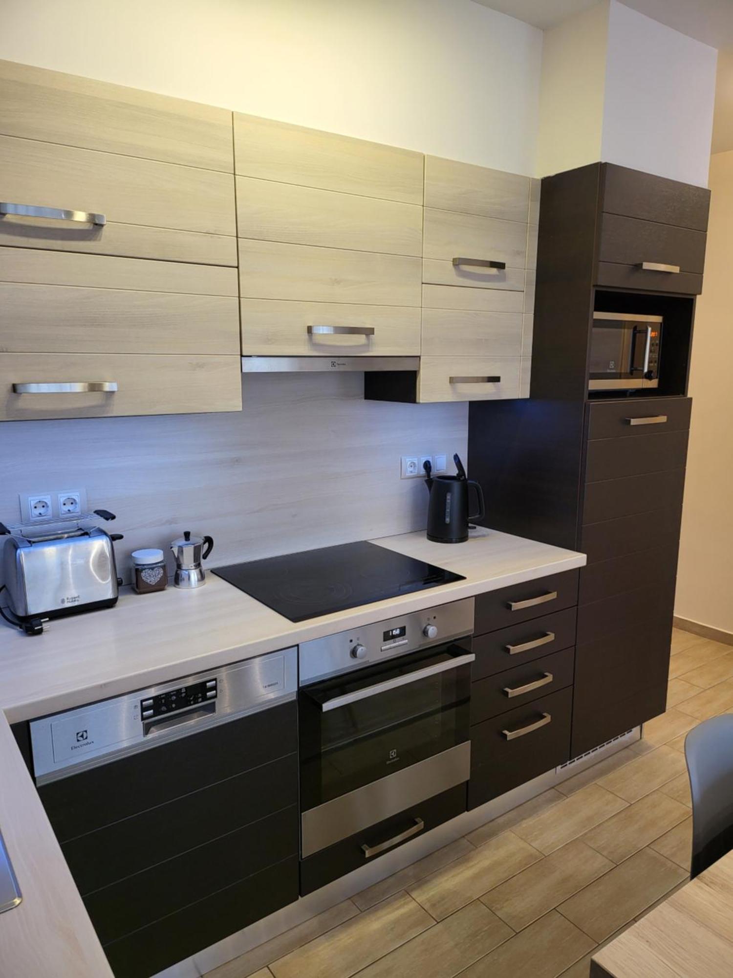 Triangol Apartman: Fuerdo, Belvaros, Egyetem ジュール エクステリア 写真
