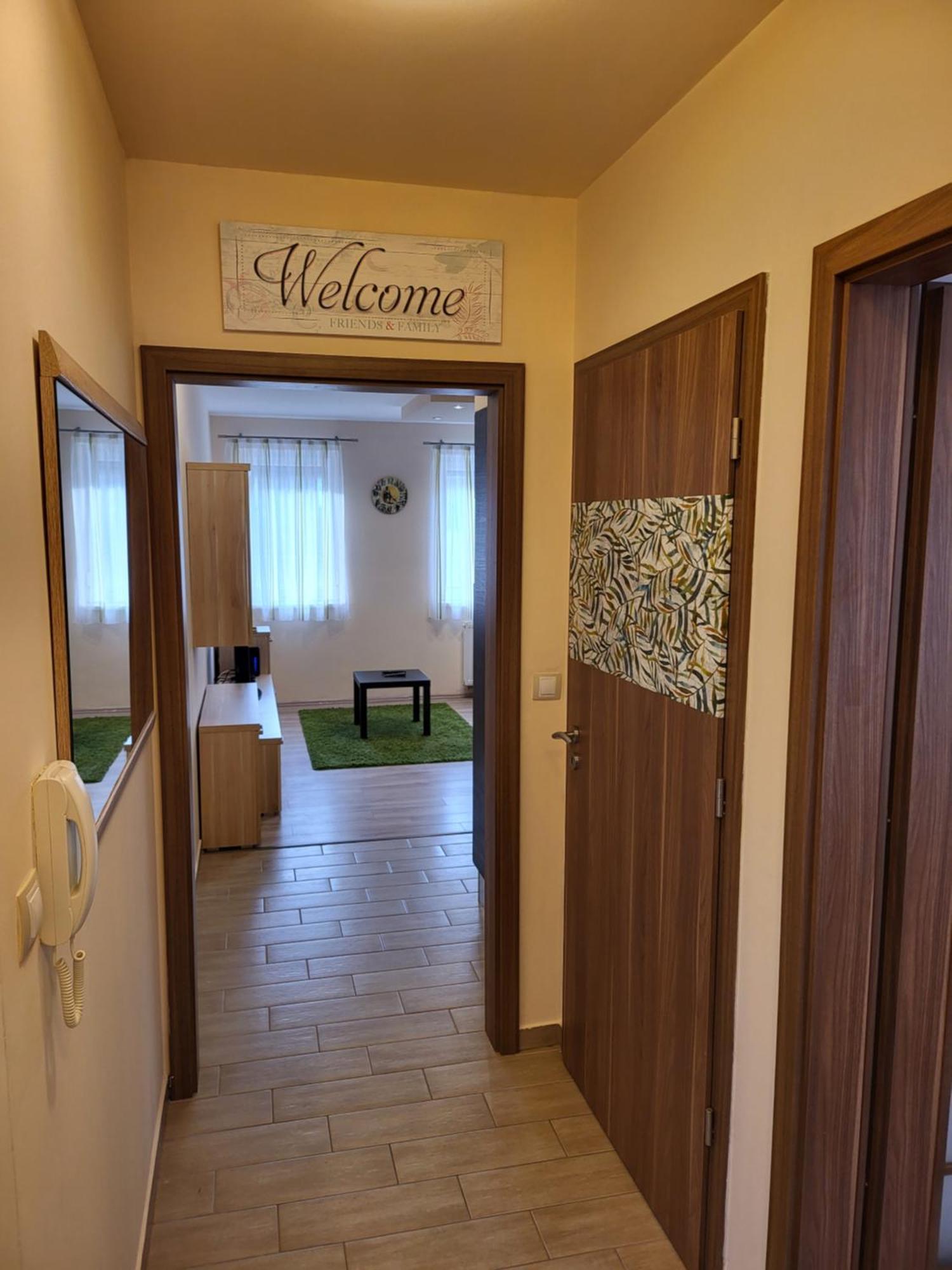 Triangol Apartman: Fuerdo, Belvaros, Egyetem ジュール エクステリア 写真